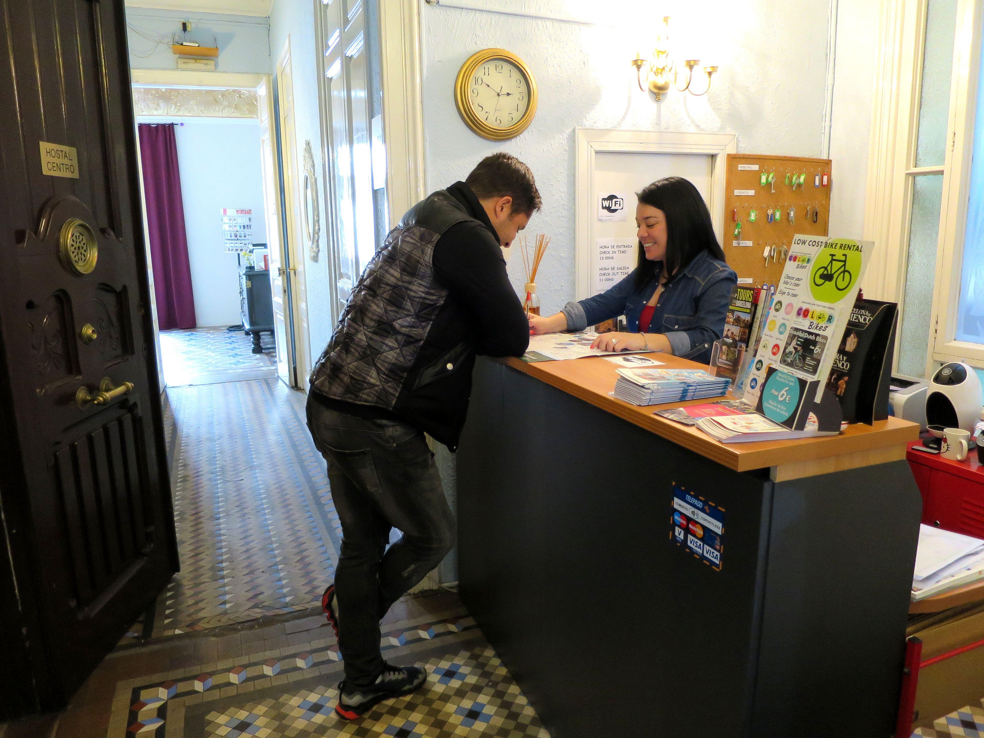 Hostal Balmes Centro — Photos 1